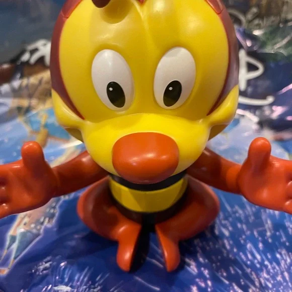 Walt Disney World Epcot Center Flower and Garden Bee Zipper - Picture 3 of 4